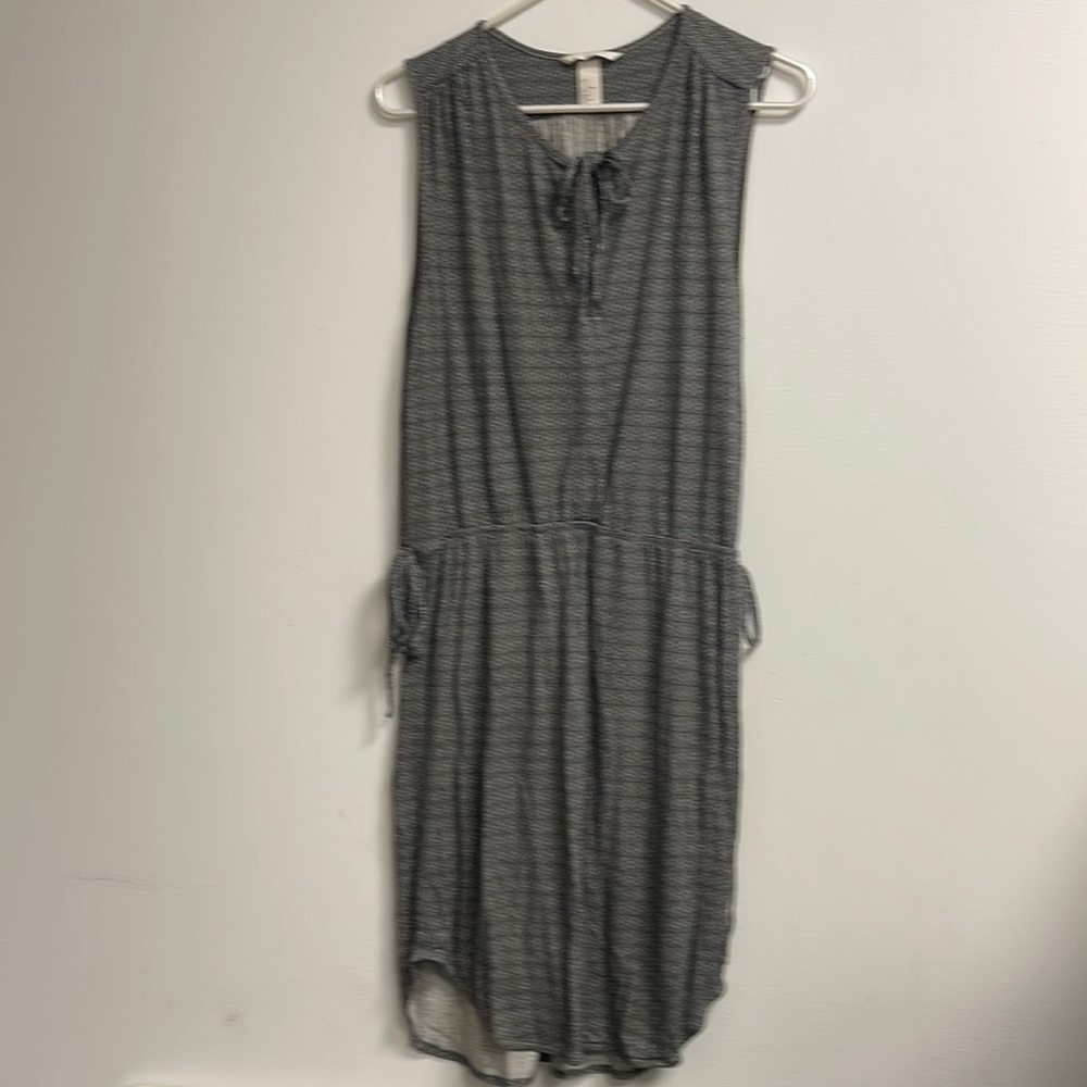 Sleeveless dress